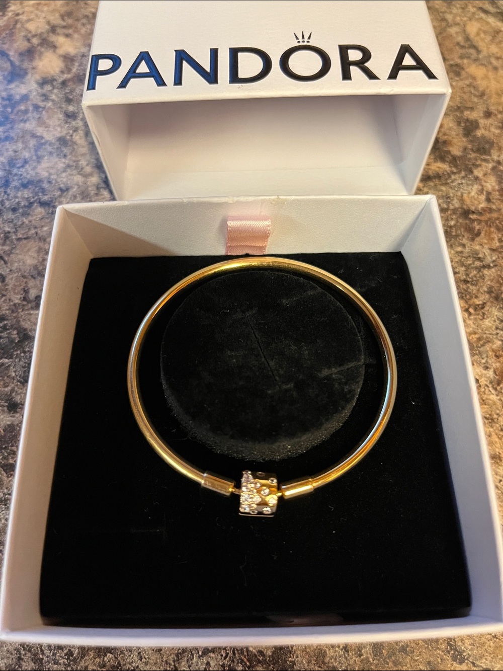 Pandora sparkling barrel clasp bangle - Picture 3 of 3